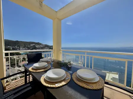 Appartement 4 pers. Roses : terrasse vue baie, piscine : photo 6