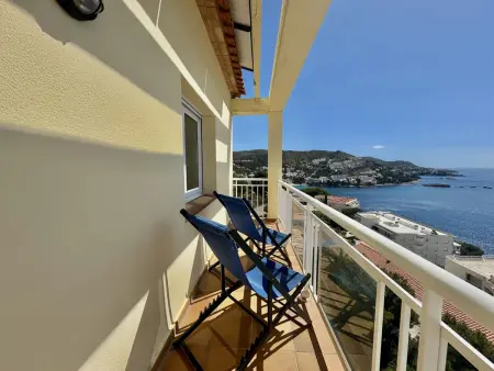 Appartement 4 pers. Roses : terrasse vue baie, piscine : photo 7
