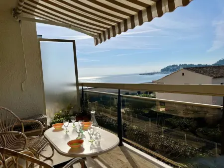 Location appartement à Cavalaire sur Mer, Studio moderne avec parking et climatisation à Cavalaire-sur-Mer