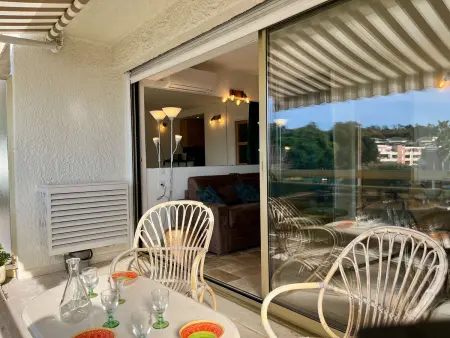 Studio climatisé face mer à Cavalaire, terrasse et parking : photo 2