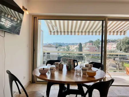 Studio climatisé face mer à Cavalaire, terrasse et parking : photo 10