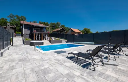 Location maison à Gornja Vlahinicka, A Modern House In Nature