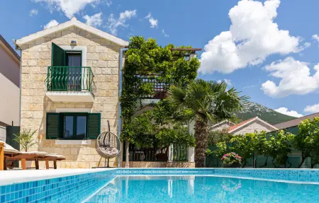 Location maison à Omis