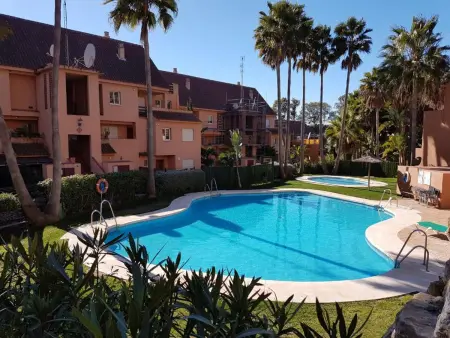 Location appartement à Casares, Appartement confortable à Casares Costa avec piscine communale et animaux admis