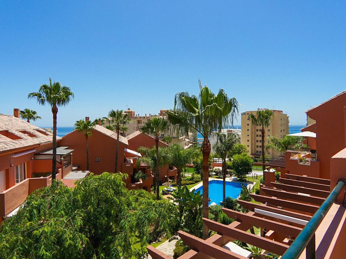 Duplex 3 chambres à Estepona, accès piscines et plage - Photo 9