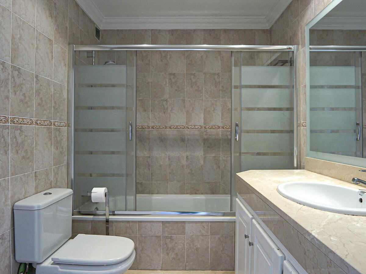 Duplex 3 chambres à Estepona, accès piscines et plage - Photo 23