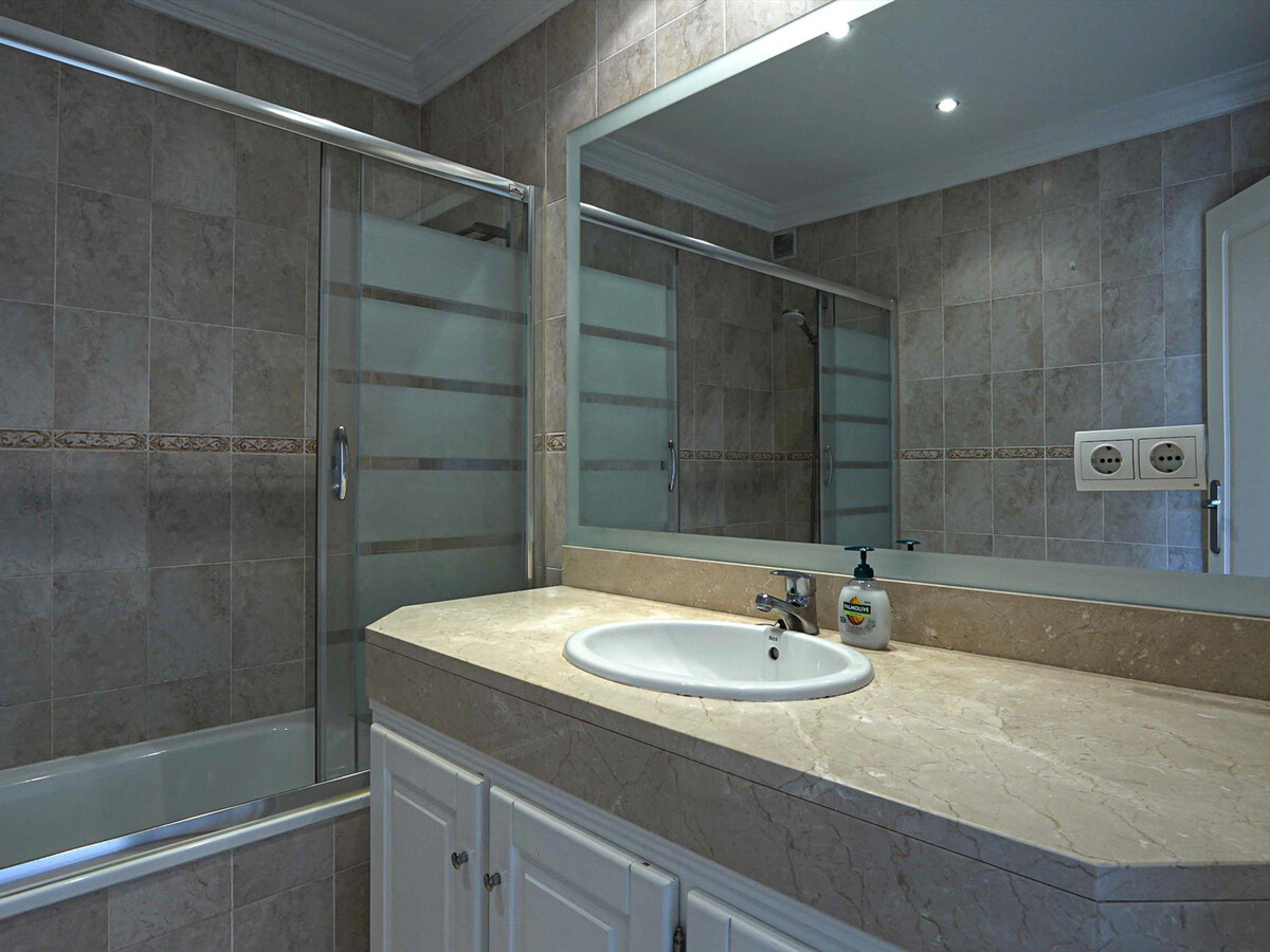 Duplex 3 chambres à Estepona, accès piscines et plage - Photo 24