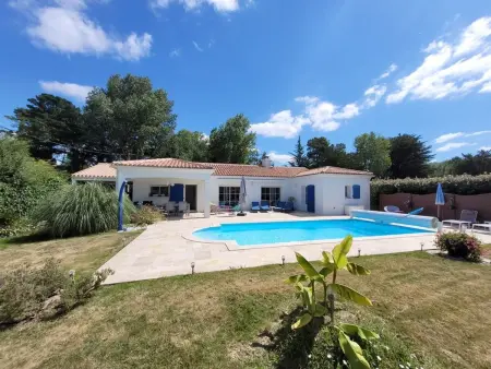 Location maison à Saint Jean de Monts, Villa à St Jean de Monts avec piscine chauffée, clim et WiFi