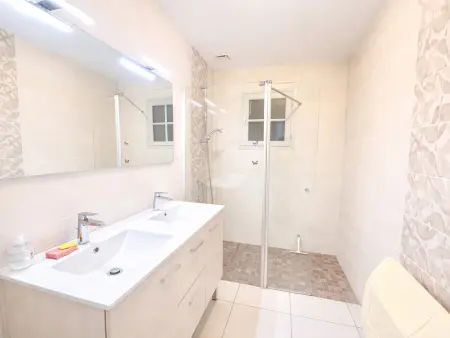 Maison 67m² 2 chambres, terrain clôturé, 2km plage - Photo 6
