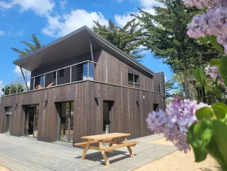 Location maison à Saint Jean de Monts, Maison Moderne en Bordure de Forêt, Idéale pour 8/10 Pers, à 2km de la Plage avec WiFi et Terrasse