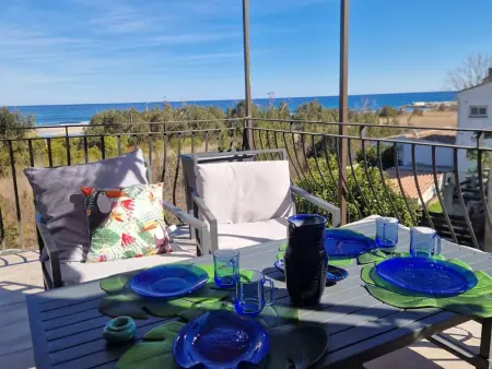 Location appartement à Sari Solenzara, Appartement rénové 8 pers, proche plage et commerces, wifi, parking, pas danimaux