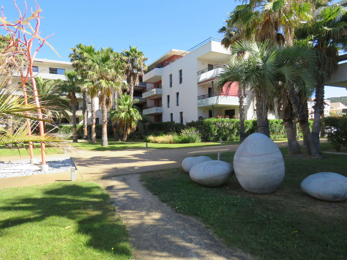 Appartement 4 pièces Sète : terrasse vue jardins, parking - Photo 2
