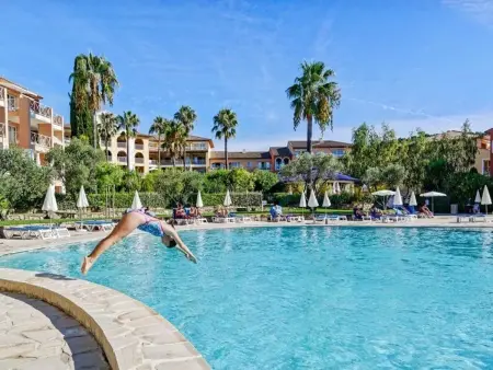 Location appartement à Les Issambres, T2 avec Piscine, Vue Mer, Parking, à 200m de la Plage