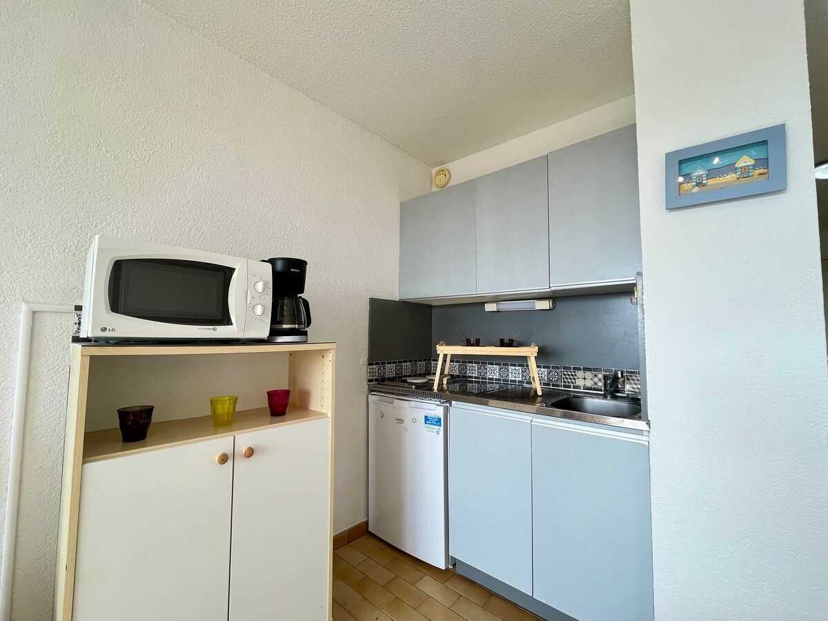 Studio cabine 22m² face à la plage avec parking – Sète - Photo 3