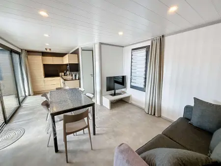 Chalet de Standing 6 Pers. à Jullouville - Piscine Chauffée, Plage à Proximité, Wi-Fi Inclus - Photo 2