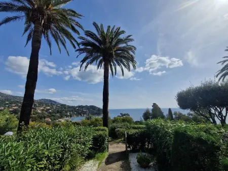 Location appartement à Rayol Canadel sur Mer, T2 avec piscine, parking, terrasse et vue mer au Rayol-Canadel-sur-Mer