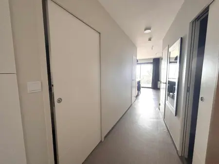 Appartement PMR 49m² face à la mer, balcon et piscine : photo 2