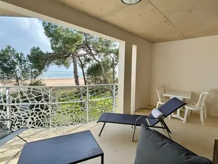 Appartement PMR 49m² face à la mer, balcon et piscine : photo 10