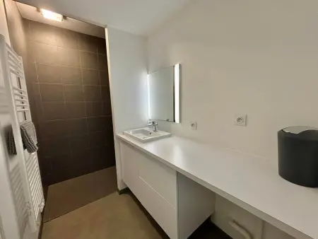 Appart 56m² face à la mer, piscine chauffée, accès plage : photo 5