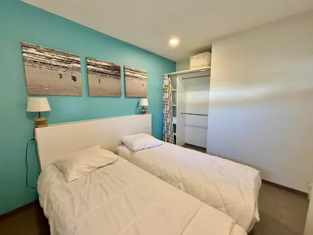 Appartement 2 chambres face mer, accès plage direct, piscine chauffée : photo 4