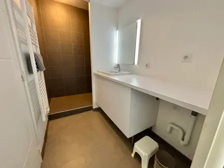 Appartement 2 chambres face mer, accès plage direct, piscine chauffée : photo 5