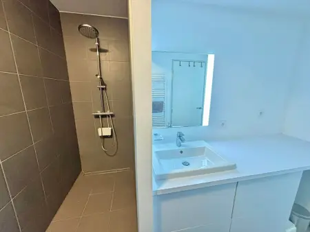 Appartement 2 chambres face mer, accès plage direct, piscine chauffée : photo 6