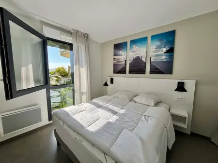 Appartement 2 chambres face mer, accès plage direct, piscine chauffée : photo 9