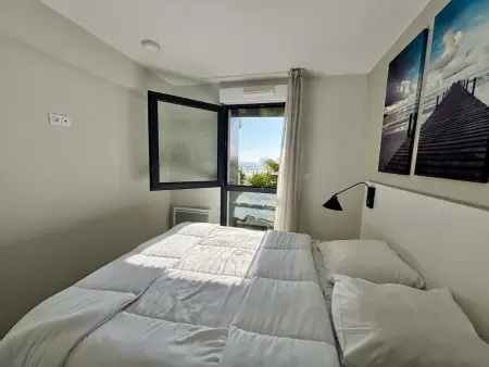 Appartement 2 chambres face mer, accès plage direct, piscine chauffée : photo 10