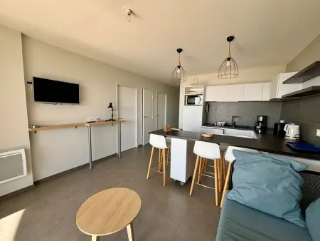 Appartement 2 chambres face mer, accès plage direct, piscine chauffée : photo 15