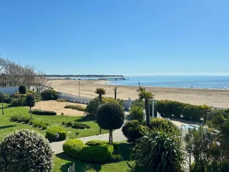 Appartement face à la mer, piscine chauffée à La Tranche : photo 21