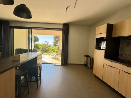 Appartement PMR 49m² face à la mer, piscine chauffée : photo 9