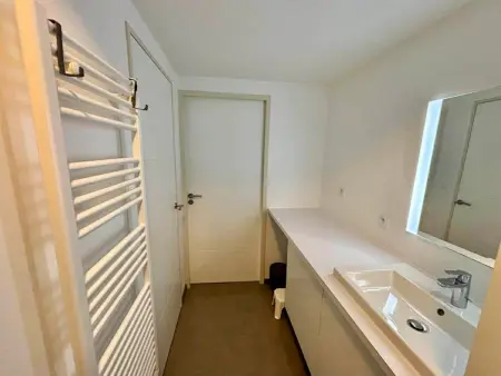 Appartement 2 chambres face mer, piscine chauffée, parking : photo 10