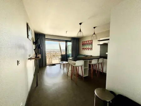 Appartement 2 chambres face mer, piscine chauffée, parking : photo 12