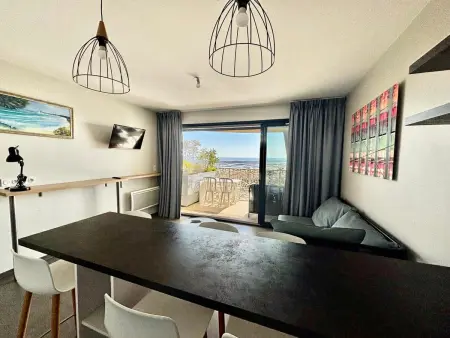 Appartement 2 chambres face mer, piscine chauffée, parking : photo 14