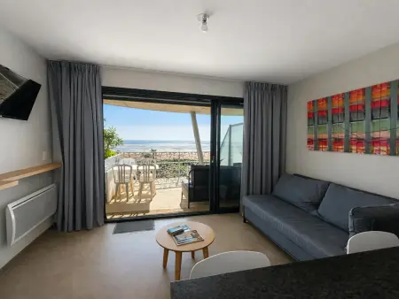 Appartement 2 chambres face mer, piscine chauffée, parking : photo 15