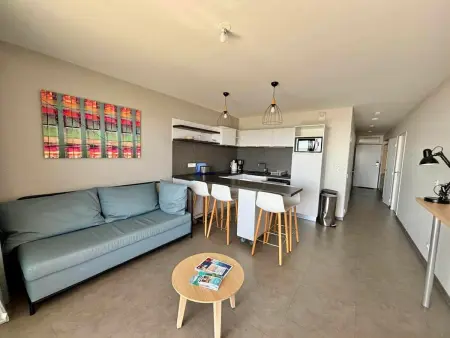 Appartement 2 chambres face mer, piscine chauffée, parking : photo 16