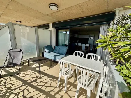 Appartement 2 chambres face mer, piscine chauffée, parking : photo 17