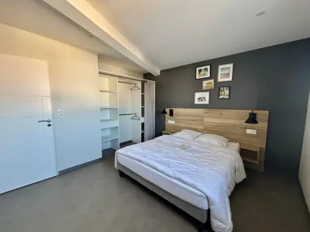 Appartement 2 chambres face plage, piscine chauffée à La Tranche : photo 8