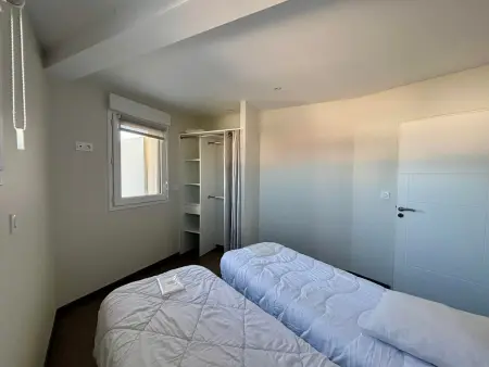 Appartement 2 chambres face plage, piscine chauffée à La Tranche : photo 15