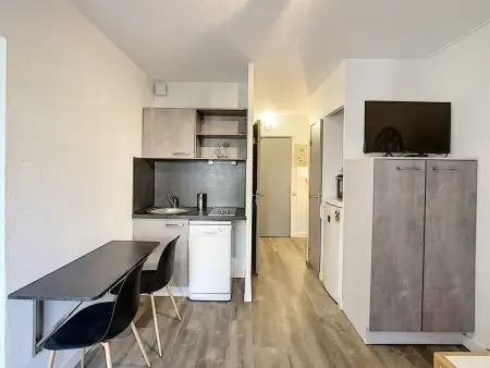 Location appartement à Lamalou les Bains, Charmant F2 avec Balcons, Proche Thermes, Animaux Acceptés, Wifi, Ascenseur, Parking Gratuit