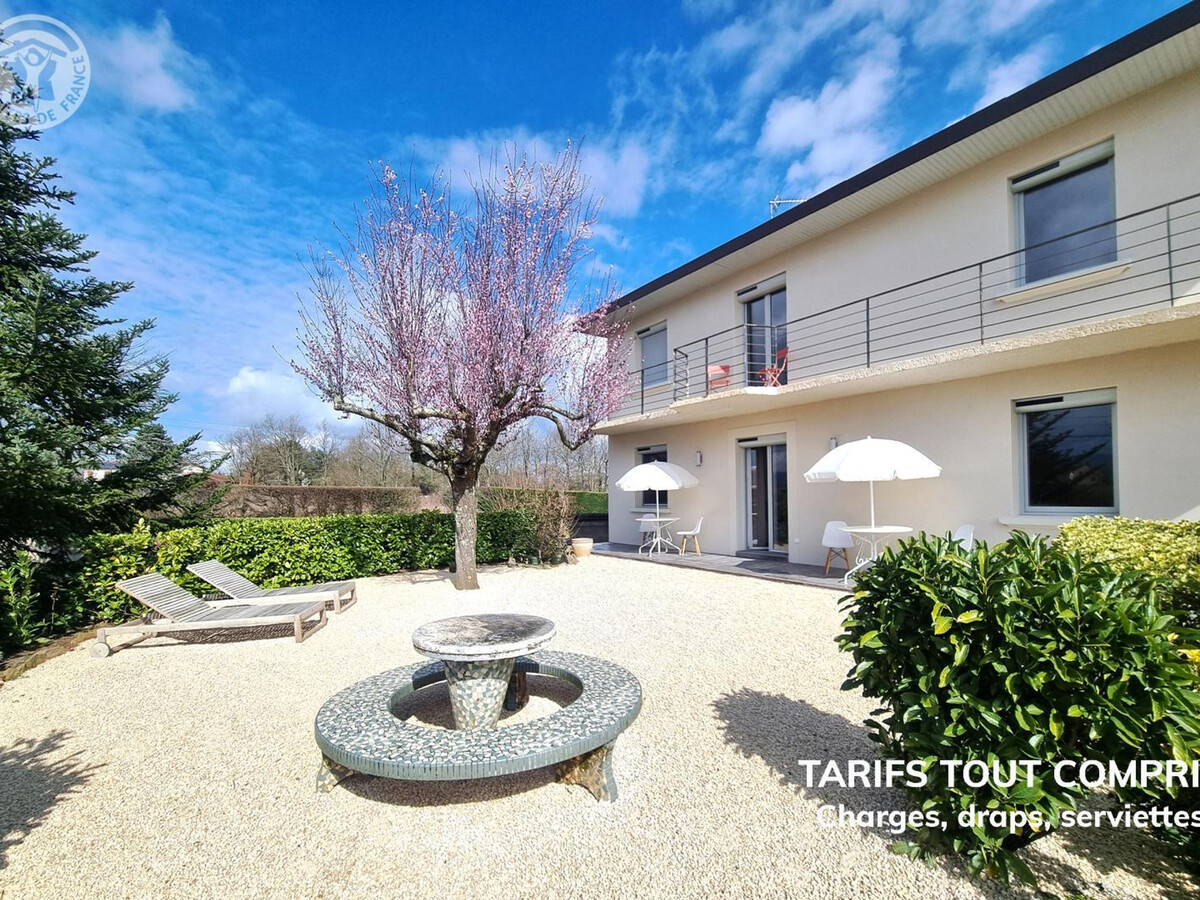 Gîte 74m² Riorges : parking sécurisé et cour 200m² - Photo 1