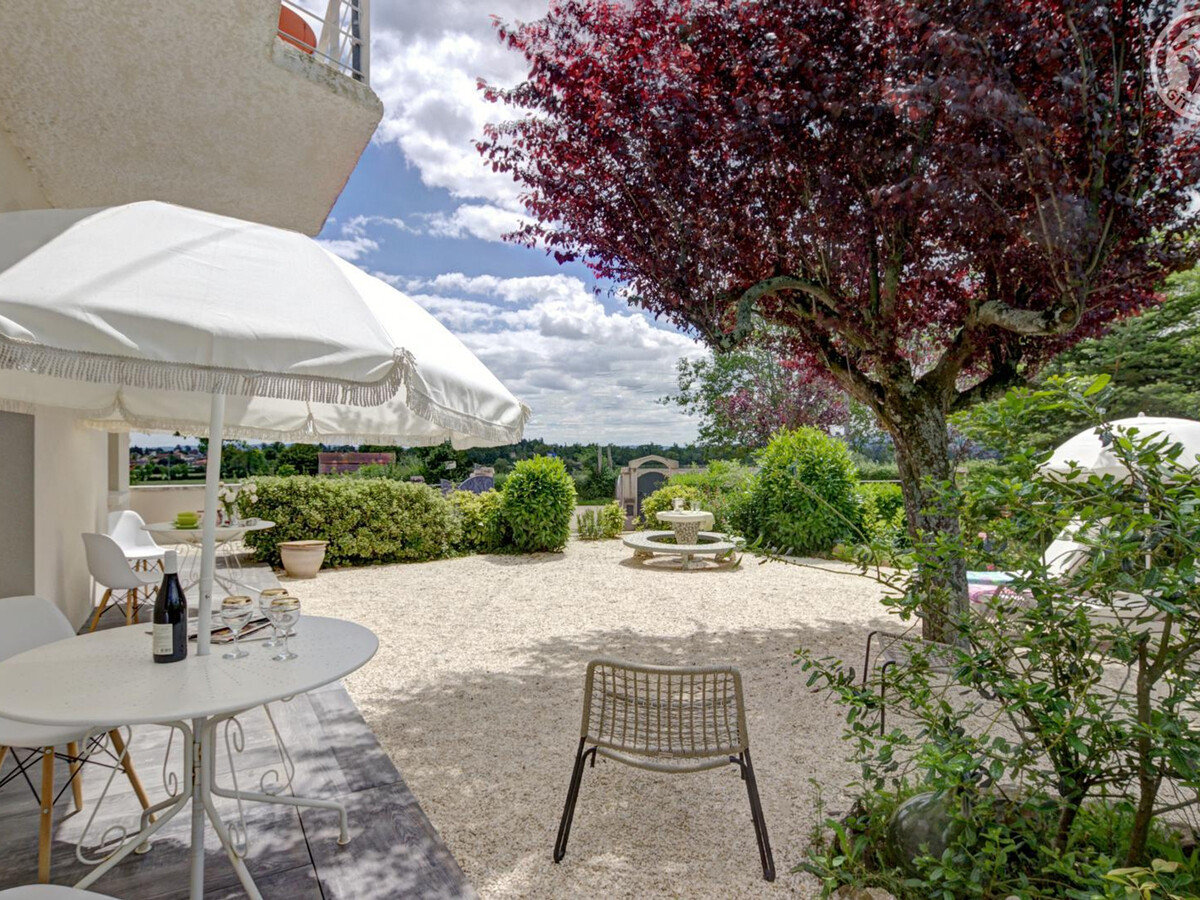 Gîte 74m² Riorges : parking sécurisé et cour 200m² - Photo 2
