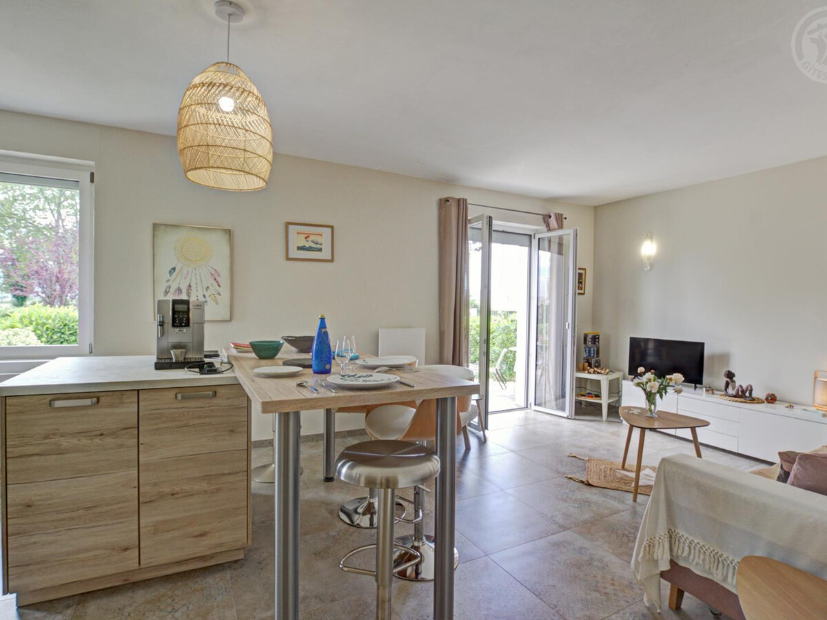 Gîte 74m² Riorges : parking sécurisé et cour 200m² - Photo 3