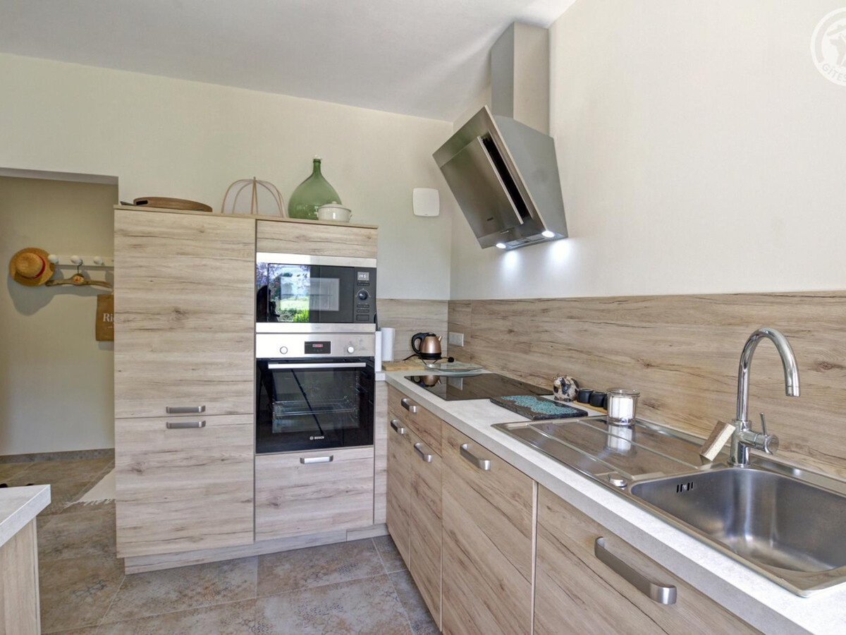 Gîte 74m² Riorges : parking sécurisé et cour 200m² - Photo 9