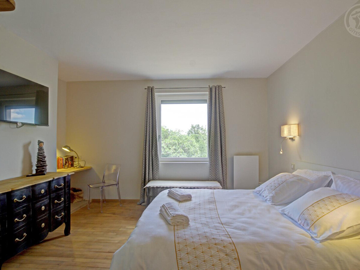Gîte 74m² Riorges : parking sécurisé et cour 200m² - Photo 11