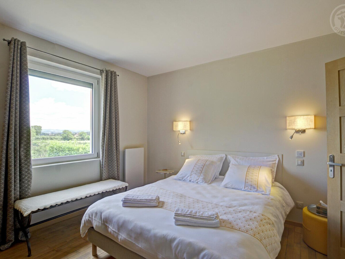 Gîte 74m² Riorges : parking sécurisé et cour 200m² - Photo 12