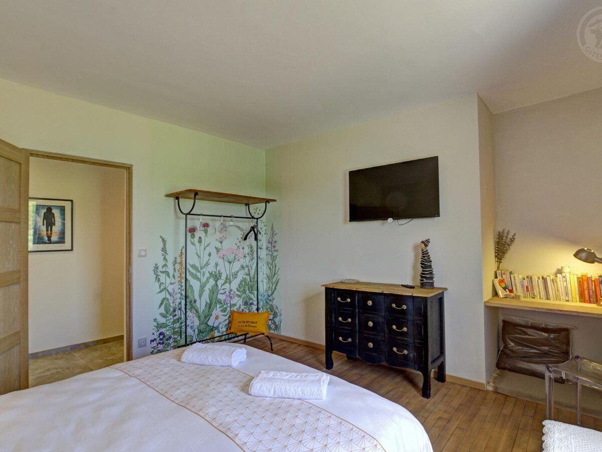 Gîte 74m² Riorges : parking sécurisé et cour 200m² - Photo 13