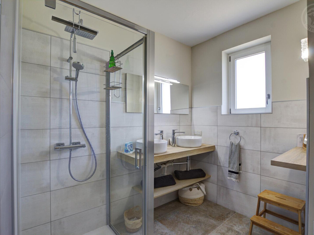 Gîte 74m² Riorges : parking sécurisé et cour 200m² - Photo 16