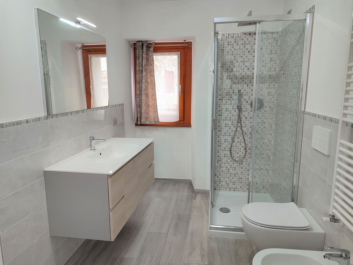 Appartement Elsa rénové 2023, balcon à Dumenza - Photo 14