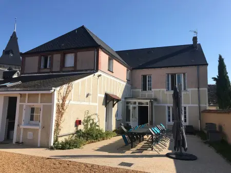 Location gite à Saint Georges sur Eure, Gîte familial avec jardin clos, à Saint-Georges-sur-Eure, 7 chambres pour 14 pers, proche Chartres